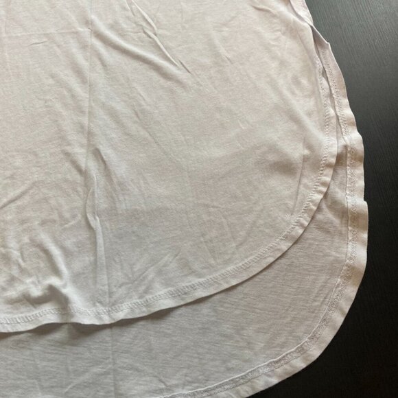U2B SMALL T-SHIRT SIZE SMALL /WHITE- ROUNDED SIDE SLITS - Picture 2 of 9